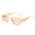 Gafas de sol retro crema con lentes melocotón mostradas en una elegante vista lateral de 45° - Marco Blanco Roto Lente Té
