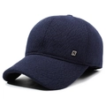 Berretto invernale da uomo blu scuro con texture in lana calda e logo in metallo laterale - Regolabile / Blu navy