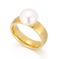 Anillo minimalista de acero inoxidable dorado con perla blanca grande y acabado cepillado - US 6 / Dorado