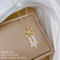 Dettaglio della collana con fiocco di cristallo dorato con misure di peso e dimensioni - Stile Nappa Foglia Fiocco Oro (F347)