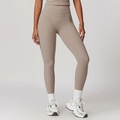 Conjunto de yoga topo con mallas de cintura alta y top corto en tejido mate elástico - S / Lino