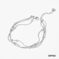 Bracelet multicouche en argent avec chaînes serpent et petites perles avec fermoir mousqueton - Bracelet Multicouche à Perles Argentées (SBP082)