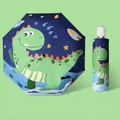 Automatische opvouwbare kinderparaplu in donkerblauw met groene dino en ruimteprint - Tyrannosaurus - Automatisch Gemakkelijk Openen/Sluiten (Reflecterende Strip)