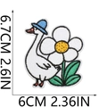 Bestickter weißer Gänse-Aufnäher mit blauem Hut und Gänseblümchen inkl. Maßen - Nr. 4 (Zylinder Gänseblümchen Gans)