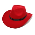 Dettaglio cappello da cowboy in feltro rosso con fascia in pelle nera e fibbia - Rosso
