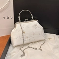 Weiße florale Bestickung Abendtasche mit Silberringgriff und Strassverzierung - Weiß