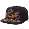 Gorra snapback negra con bordado de hojas de bambú de colores y visera plana - Ajustable / Negro