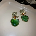 Orecchini vintage dorati con borchie ambrate e pendenti a cuore verde su ceramica - Pietra Tonda Ambra con Cuore Verde / 8# Perno in Argento Verde