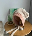 Süße Strickmütze mit Bärenohren in Beige und Rosa mit Bändern für den Winter - Glimmer & Altrosa