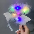 Nahaufnahme von weißem Engelsflügel-Haarreif mit leuchtenden bunten LED-Lichteffekten - Weiß mit bunten Lichtern