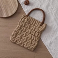 Borsa a mano in maglia kaki fatta a mano con trama a trecce e manici in cuoio - Cachi