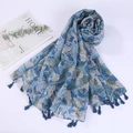 Elegante sciarpa blu con stampa botanica e nappe, leggero copricostume in cotone lino - Stile 1
