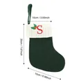 Chaussette de Noël en tricot vert avec broderie lettre S rouge et dimensions - Lettre S