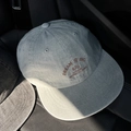 Détail de la casquette vintage en toile lavée avec broderie de lettres Dream Big 016 - Bleu