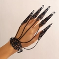 Dettaglio dei anelli a artiglio gotici neri con catene in filigrana e bracciale abbinato - Stile Nero (2264)