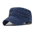 Cappello militare in tela lavata blu scuro con cuciture decorative su sfondo bianco - Regolabile / Blu Navy Lavato