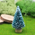 Mini albero di Natale in sisal verde da 6,5 cm con effetto neve su base tonda in legno - 6.5cm Blu Verde