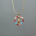 Gouden hartvormige hanger ketting met kleurrijke edelstenen en religieus reliëf - Kleurrijk Hart Saint Jude