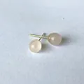 Elegante 6mm Erdbeerquarz Kristall Ohrstecker mit goldenen S925 Silberstiften - Achat / Gold