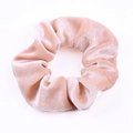 Chouchou en velours rose avec texture douce et design élastique à plis élégants - Rose chair