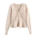 Gilet beige en maille à col en V avec boutons nacrés et bordures en plumes douces - S / Abricot
