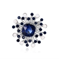 Spilla a sole geometrica argentata con grande gemma blu scuro e cristalli lucenti - Stile Sole Fuochi d'Artificio - Blu Scuro/Argento (C583-A)