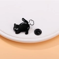 Spilla gatto nero carina in metallo con dettagli bianchi, accessorio moda divertente - Gatto Nero che Scoreggia (CZ0656-3)