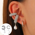 Lot de boucles d'oreilles argentées avec strass, perle et manchette en métal - Ensemble Poignet d'Oreille Strass Perle (12171) / Argent