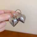 Orecchini a lobo a cuore in metallo argentato con una texture stropicciata minimalista - Orecchini a Lobo a Cuore 3D Argento (49#)