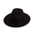 Dettaglio del cappello fedora nero con cinturino in pelle, fibbia in bronzo antico e borchie - M (56-58cm) / Nero