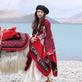 Poncho ethnique à capuche rouge et gris idéal pour les voyages et les photos - LM268 Rayures Persanes - Rouge