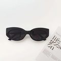 Occhiali da sole cat-eye neri classici con lenti scure e montatura lucida elegante - Nero e Grigio