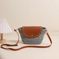 Sac bandoulière en paille tissée avec motif noir et blanc et rabat en cuir brun - Rabat en Cuir à Rivets Fil de Coton Noir / Noir