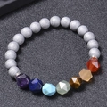 8mm Naturstein-Armband mit silbernen Mattperlen und sieben farbigen Chakra-Steinen - Silberner Matter Stil (Stil 05)