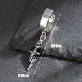 Silberne Gothic-Ohrringe mit Totenkopf-Anhänger für Herren und Damen auf Steinoberfläche - Totenkopf Blitz Stil (S378)