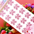 Primer plano de pegatinas de mariposa de cristal acrílico rosa en lámina blanca DIY - Mariposa Rosa