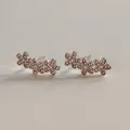 Boucles d'oreilles triple fleur en argent avec incrustation de diamants géométriques - Argent PDE2141
