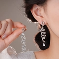 Boucles d'oreilles longues argentées avec lettrage Love et pendentifs en zircon - Argent (131# Style Gland de Gemme Lettre Love)