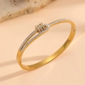 Bracelet jonc en acier inoxydable plaqué or 18k avec zircons sur pierre rose douce - Bracelet Jonc Trois Anneaux Entrelacés Dorés avec Strass (F720)