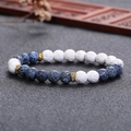 Pulsera artesanal de lava blanca y ágata azul con espaciadores dorados y cristales - Diámetro de la Cuenta 8mm / Blanco/Azul/Dorado