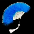 Elegante ventaglio di piume blu brillante con pizzo bianco, stecche intagliate e nappa - Ventaglio in piuma di pizzo Blu