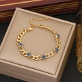 Vergoldetes Gliederkettenarmband mit blauen Evil-Eye-Anhängern auf einer Schmuckbox - Panzerkette Böser Blick Armband (2#)
