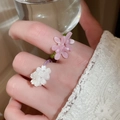 Anillos de cuentas hechos a mano con flores de resina en rosa y blanco translúcido - Par de Anillos de Cuentas de Flores Púrpura Blanco Verde