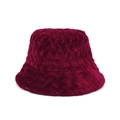 Detalle del gorro de pescador de felpa rojo vino con textura de espiga para el frío invierno - M (56-58cm) / Burdeos