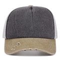 Dettaglio della visiera consumata su cappellino trucker lavato in grigio e kaki - Regolabile / grigio scuro