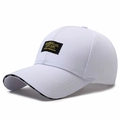 Casquette de baseball blanche avec étiquette brodée vintage et détails de bordure - Réglable / Blanc