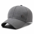 Berretto da baseball classico grigio da uomo con tessuto strutturato e stemma in metallo - Regolabile / Grigio