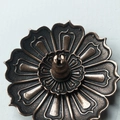 Portaincenso a loto in bronzo con petali multistrato e trama in metallo vintage - Tre Tesori Bronzo Rosso