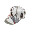 Detail van satijnen baseballpet met vintage ketting- en kwastpatronen in luxe stijl - M (56-58cm) / Broken Wit