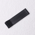 Macro-opname van zeven gladde zwarte metalen haarspelden op een witte ondergrond - Platte Stijl / 50 Stuks / 3.5cm / Zwart